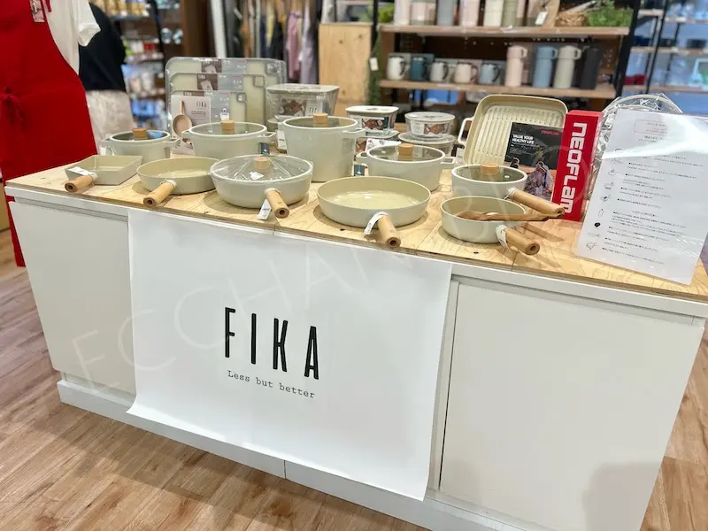 FIKAフライパンが実店舗で売られている様子。